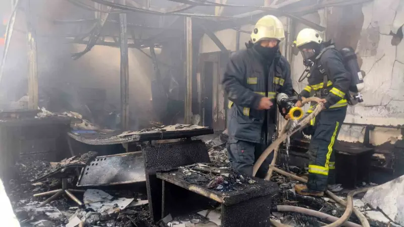 Antalya Kepez’de Depo Yangını Korkuttu İtfaiye Ekipleri Söndürdü