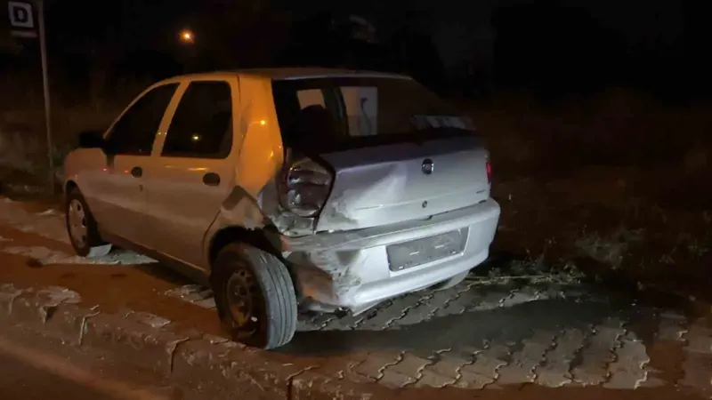 Eskişehir'de Hafif Ticari Araç ile Otomobil Çarpıştı