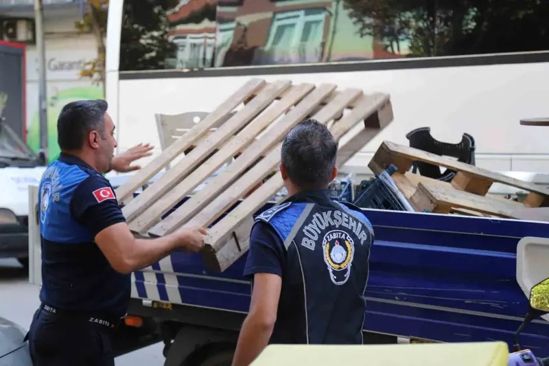 Eskişehir'de Zabıta Ekiplerinden Kaldırım İşgali Operasyonu