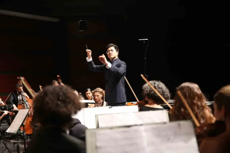 Eskişehir'de Sanat Dolu Gece: Senfoni Orkestrası Genç Şef Yönetiminde Sahne Aldı