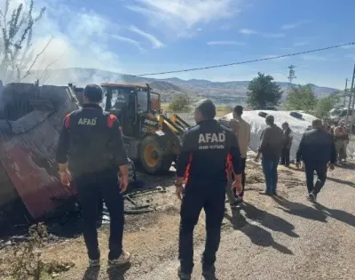 Tunceli Akpazar Beldesinde Çıkan Ahır Yangını İtfaiye Ekipleri Tarafından Söndürüldü