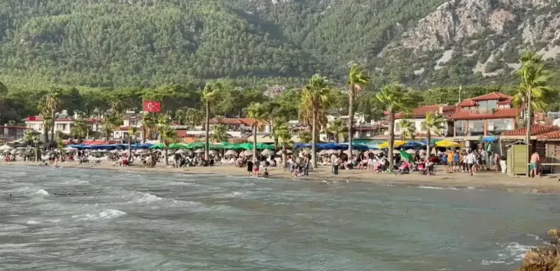 Akyaka Sahillerinde Sonbaharda Yaz Yoğunluğu Yaşandı