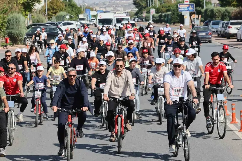 Kayseri’de Hekimler Sağlıklı Yaşam İçin Bisiklet Turunda Buluştu
