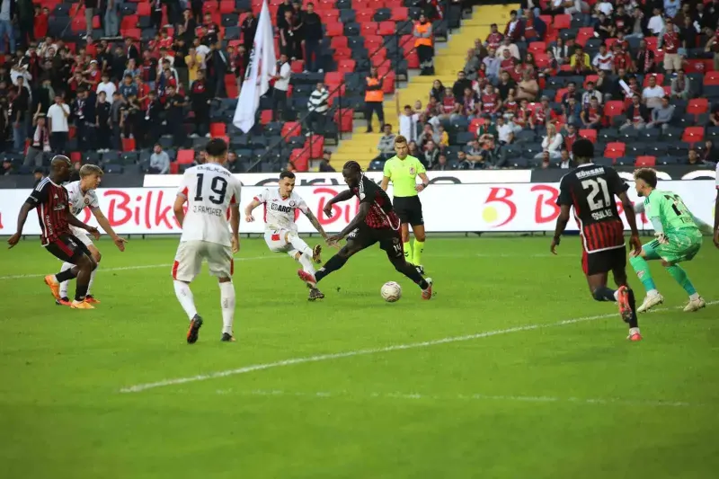 Trendyol Süper Lig'in Yedinci Haftasında Gaziantep FK Sahasında Çorum FK'ya Üç Golle Mağlup Oldu