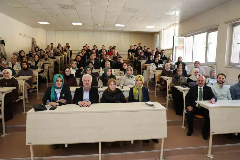 Düzce Üniversitesi Rektörü Sözbir İlahiyat Öğrencilerinin Dersine Konuk Oldu