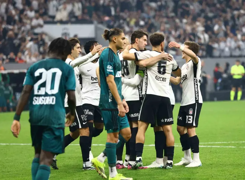 Beşiktaş İle Kocaelispor Karşılaşmasının İlk Yarısı Siyah-Beyazlıların Üstünlüğüyle Tamamlandı