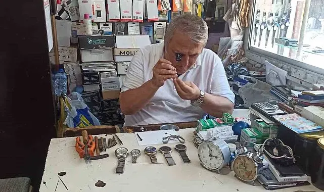 52 yıllık saat tamircisi teknolojiye direniyor