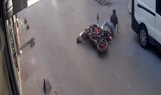 Beyoğlu'nda scooter kullanan 4 yaşındaki çocuğa motosiklet çarptı