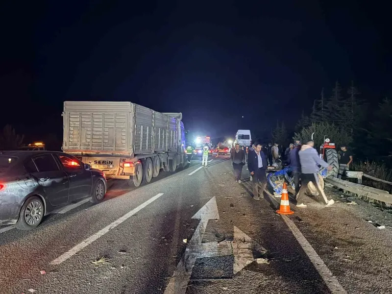 Kütahya'da Dört Aracın Karıştığı Zincirleme Kazada Yedi Kişi Yaralandı