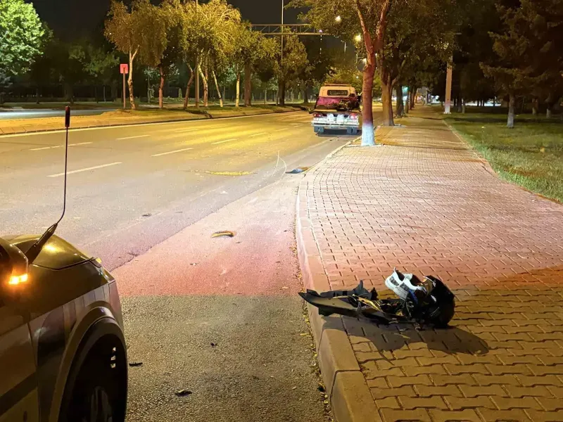 Kayseri’de Otomobile Çarpan Motosiklet Sürücüsü Metrelerce Sürüklendi