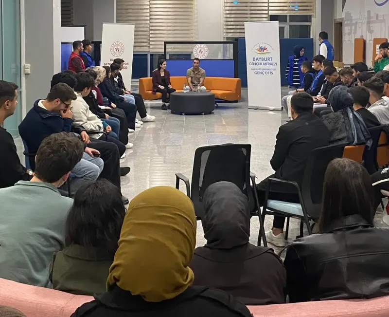Milli Boksör Onur Şipal Bayburt'ta Gençlerle Buluştu
