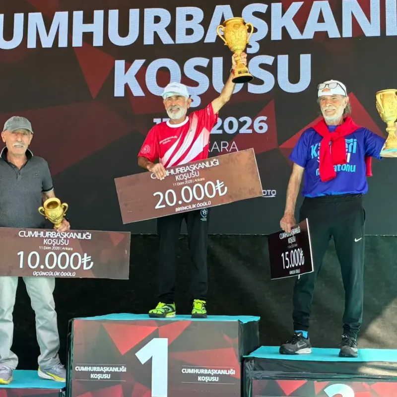 75 Yaşındaki Saffet Acar Cumhurbaşkanlığı Yarı Maratonu'nda Türkiye Şampiyonu Oldu
