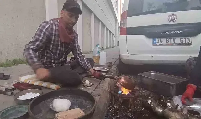 Kars sokaklarında alın teriyle geçim: Karı-koca kalaycılık yaparak ekmeklerini kazanıyor