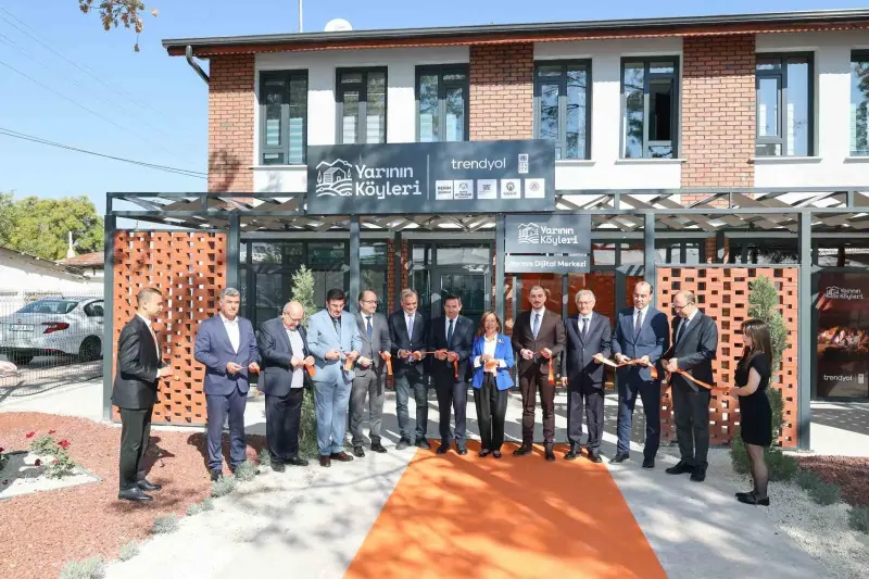 Konya Karatay’da Kurulan Yarının Köyleri Dijital Merkezi Hizmete Girdi