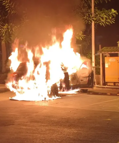 Alanya'da Şarj İstasyonunda Elektrikli Araç Alev Aldı