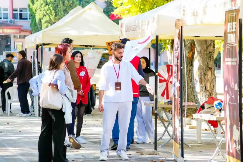 Bilecik Şeyh Edebali Üniversitesinde Öğrenci Kulüpleri Tanıtım Stantlarına Yoğun İlgi