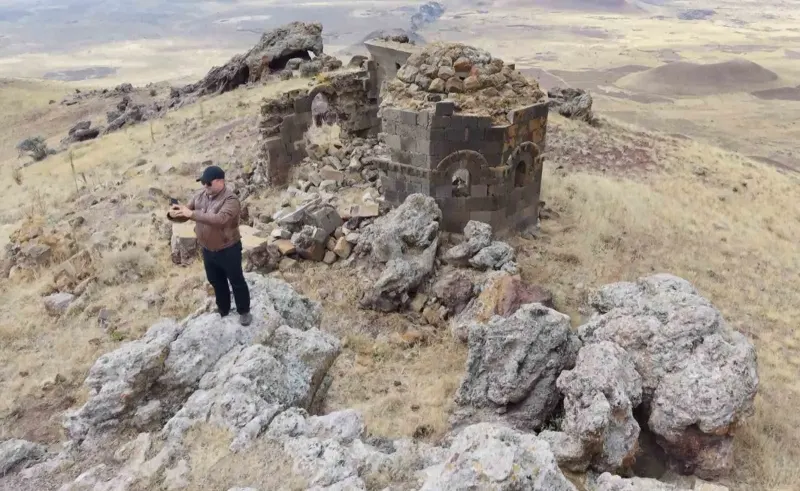 Aksaray’ın Tarihi Ana Sultan Tepesi’ndeki 725 Yıllık Kilise Dikkat Çekiyor