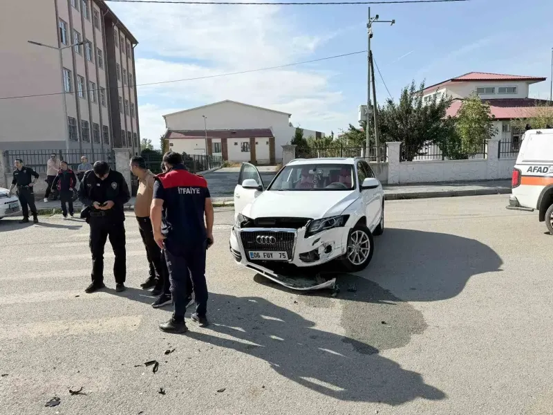 Iğdır'da İki Otomobilin Çarpıştığı Kazada İki Sürücü Yaralandı