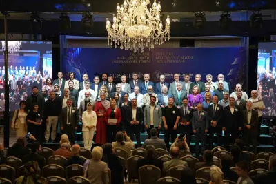 Ümraniye Belediyesi 2026-2027 Kültür Ve Sanat Sezonu Ödül Töreniyle Başladı