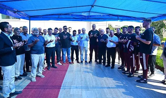 Kepez'in pehlivanları dualarla Tarihi Kırkpınar'a uğurlandı