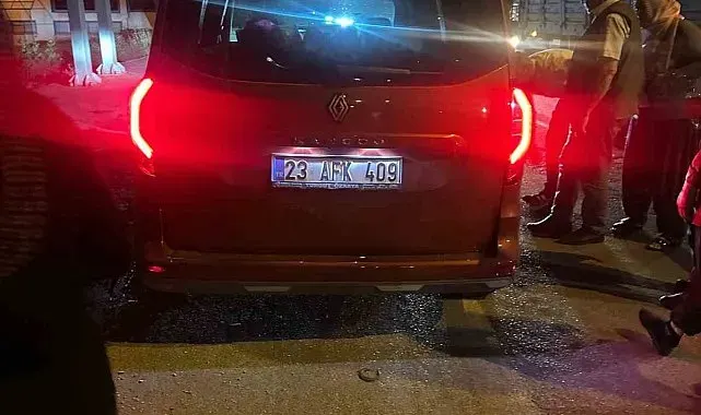 Traktör ile hafif ticari araç çarpıştı: 1 yaralı