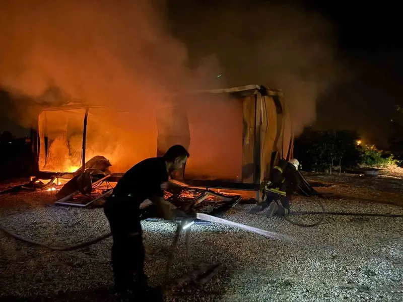 Antalya Serik'te Konteyner Ev Alevlere Teslim Oldu