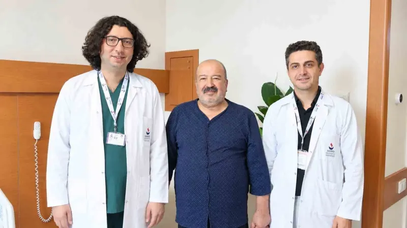 Şah Ve Beyin Damarlarındaki Darlık Aynı Seanstaki Stentle Tedavi Edildi