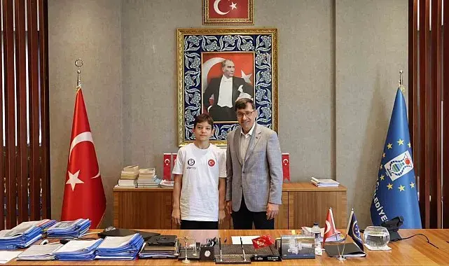 Belediye Başkanı Kahveci, Milli Yüzücü Ömer Cengiz'i ağırladı