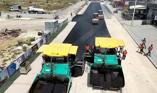 Mersin'de bozulan yollar sıcak asfaltla yenilendi