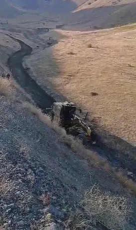 Elazığ Palu'da El Freni Unutulan Otomobil Dere Yatağına Yuvarlandı