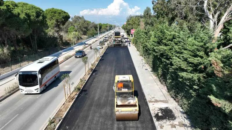 Antalya Büyükşehir Belediyesi Tarafından COP31 Hazırlıkları Kapsamında Asfalt Çalışmaları Sürüyor