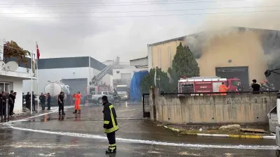 Mersin'de Tütün Ve Makaron Fabrikasındaki Yangın Söndürüldü