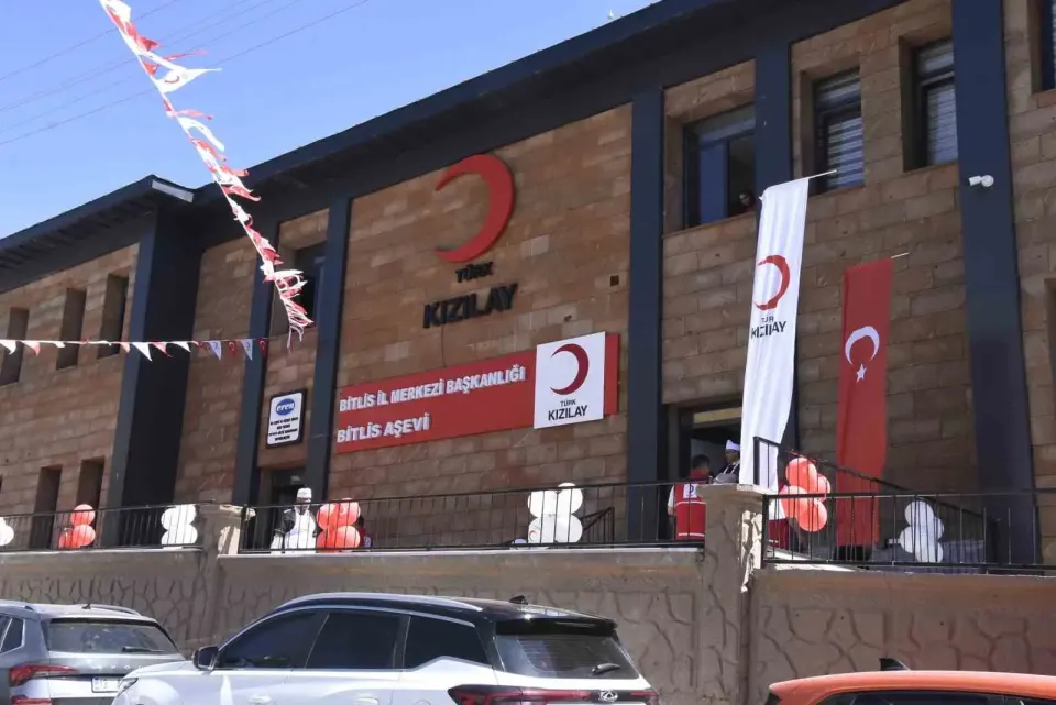 Bitlis’te Türk Kızılay Aşevi hizmete açıldı
