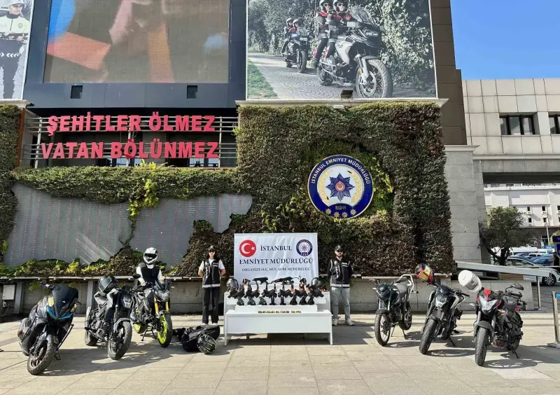 İstanbul'da Çete Operasyonlarında Ele Geçirilen Silahlar Sergilendi