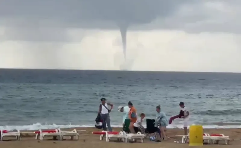 Alanya Açıklarında Peş Peşe Üç Hortum Görüntülendi