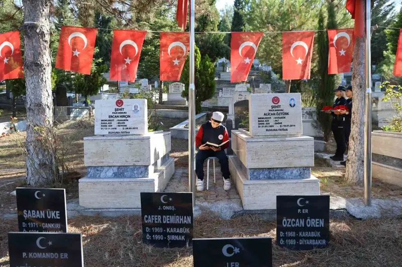 Karabük’te Öğrencilerden Şehit Polis Alican Öztürk’e Vefa Ziyareti