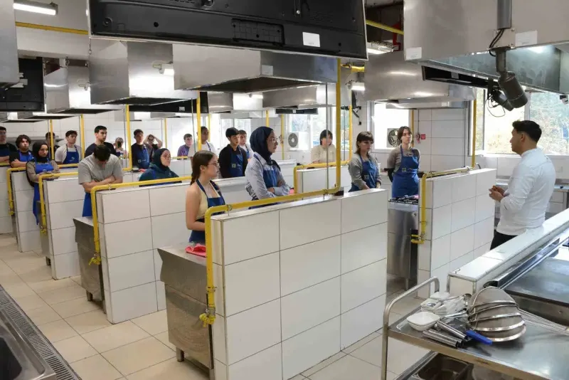 Anadolu Üniversitesi Öğrencileri Pizza Atölyesinde Buluştu