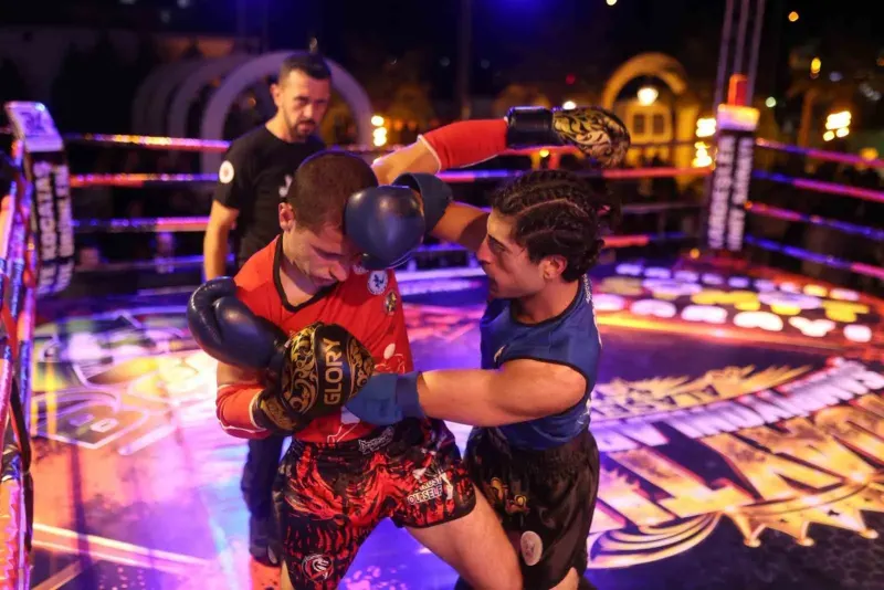 Alaşehir'de Düzenlenen Geleneksel Muaythai Gecesi Heyecan Yarattı