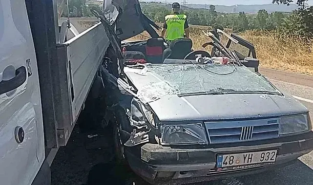 Çanakkale'de kamyonete arkadan çarpan otomobilde ağır yaralanan çocuk hayatını kaybetti