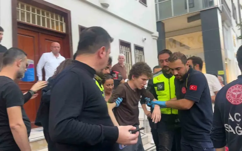 Samsun'da Cadde Ortasında Şiddetli Saldırı: 22 Yaşındaki Genç Yaralandı