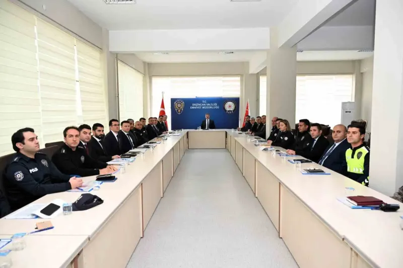 Erzincan Emniyet Müdürü Doköz Birim Amirleriyle Güvenlik Toplantısı Düzenledi