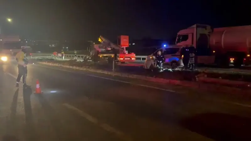 Tekirdağ'da Trafik Kazası: Otomobil Direklere Çarptı, 1 Sürücü Yaralandı
