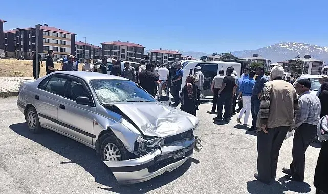 Erzincan'da maddi hasarlı trafik kazası