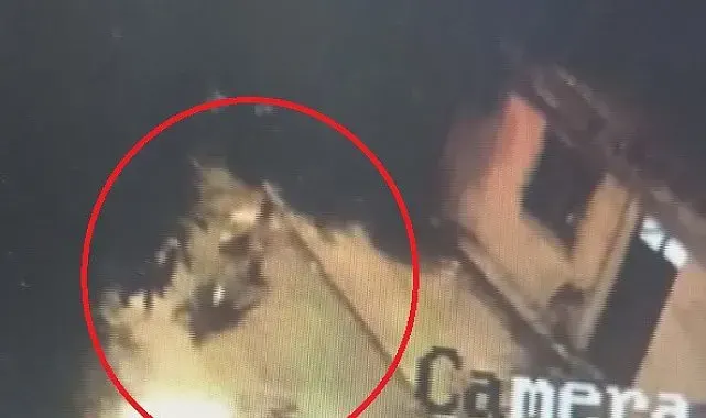 Motosikleti rahat tavırlarla çalan hırsızın o anları kamerada