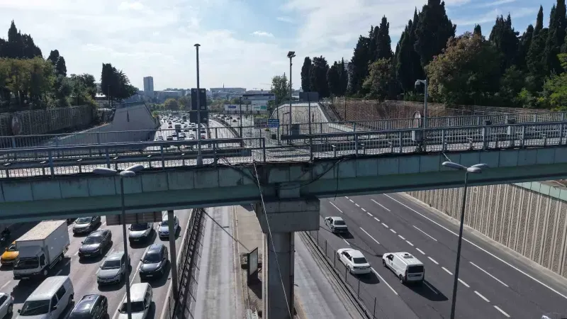Edirnekapı Metrobüs Durağında Bakım Çalışması Uzadı ve Vatandaş Mağdur Oldu