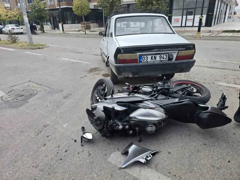 Afyonkarahisar’da Otomobil ile Motosiklet Çarpıştı: Bir Yaralı