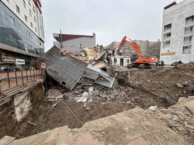 Van'da Kazı Çalışmalarının Sürdüğü Alanda Bitişikteki Lokanta Çöktü