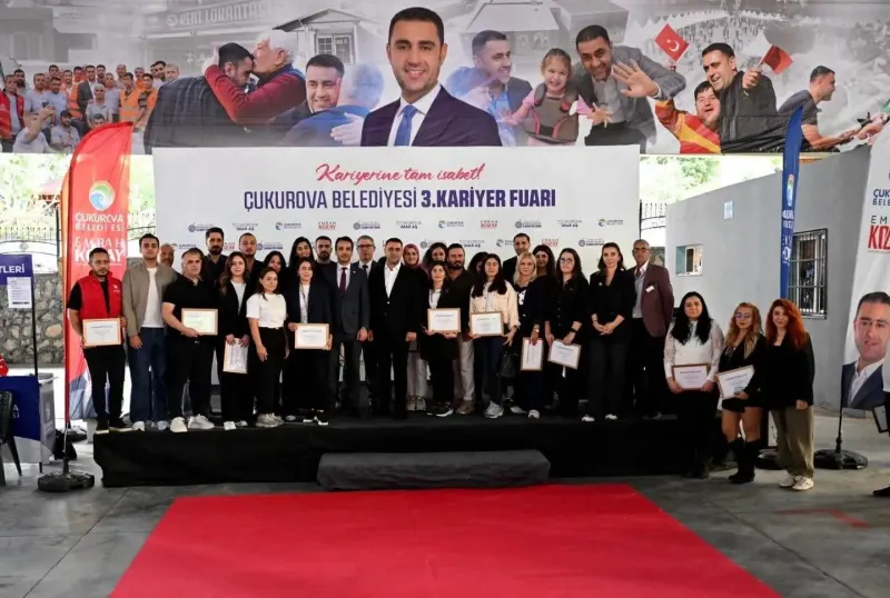 Adana Çukurova'da Düzenlenen Kariyer Fuarı'nda İş Arayanlar ve Firmalar Buluştu