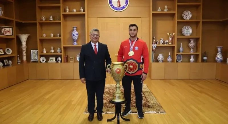DPÜ Öğrencisi Melih Özdemir Yağlı Güreş Cumhurbaşkanlığı Kupası'nda Zirveye Çıktı