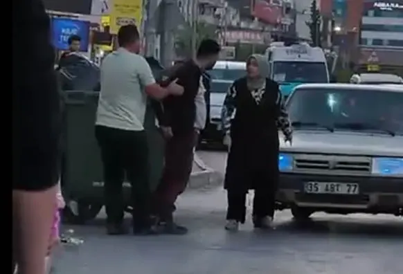 İzmir'de Trafikte Terör Estiren Motosikletçiye 180 Bin Lira Ceza